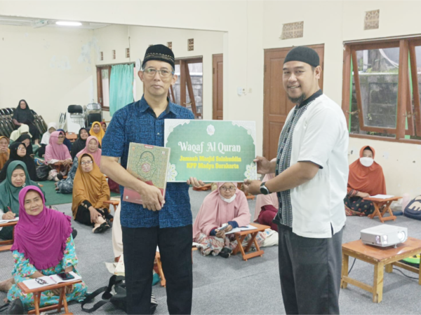 Pesantren PETUAH  Ar Royyan Terima Donasi 30 Al-Qur'an dari KPP Madya Surakarta