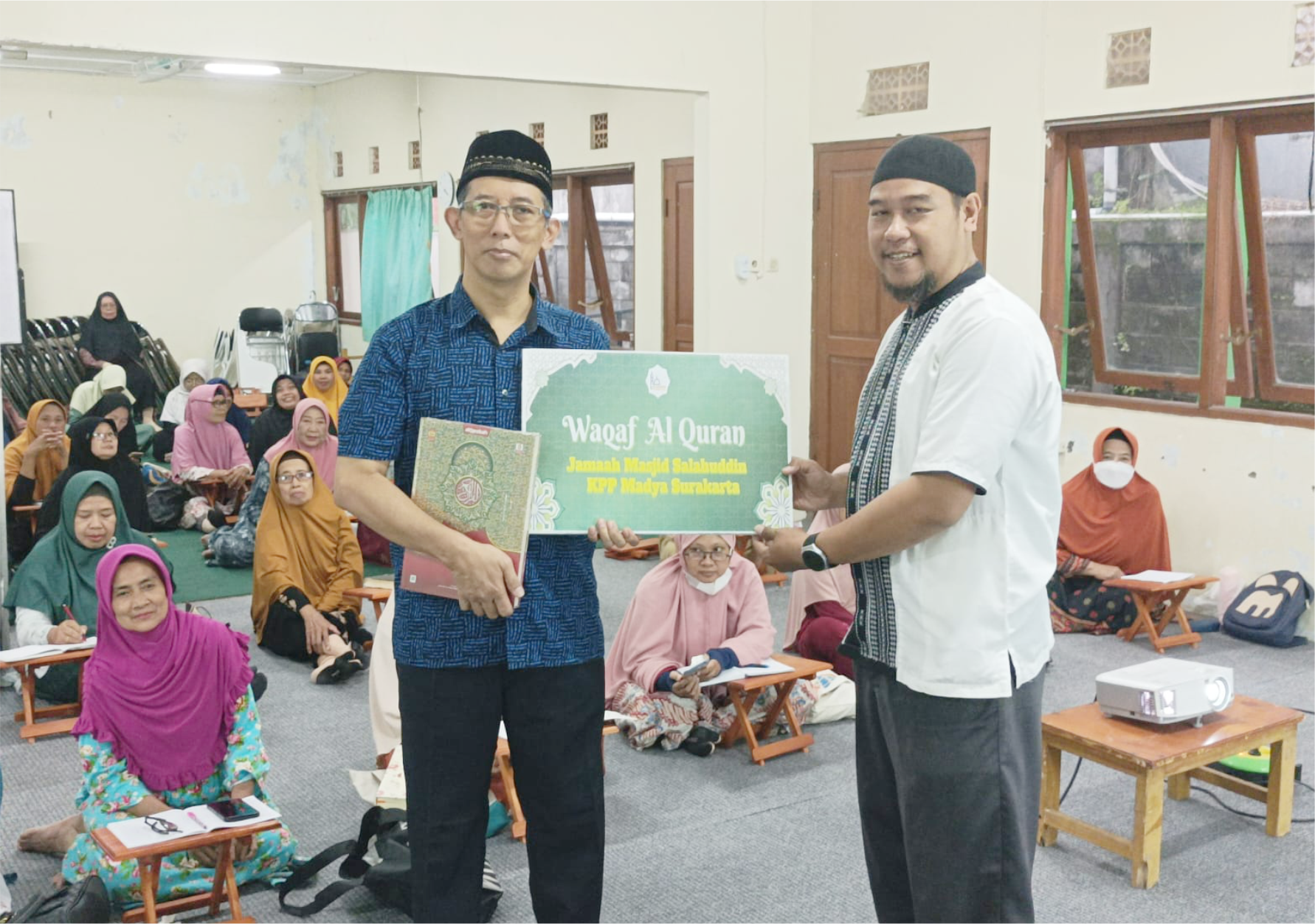Pesantren PETUAH Ar Royyan Terima Donasi 30 Al-Qur'an dari KPP Madya Surakarta Pesantren PETUAH Ar Royyan Terima Donasi 30 Al-Qur'an dari KPP Madya Surakarta